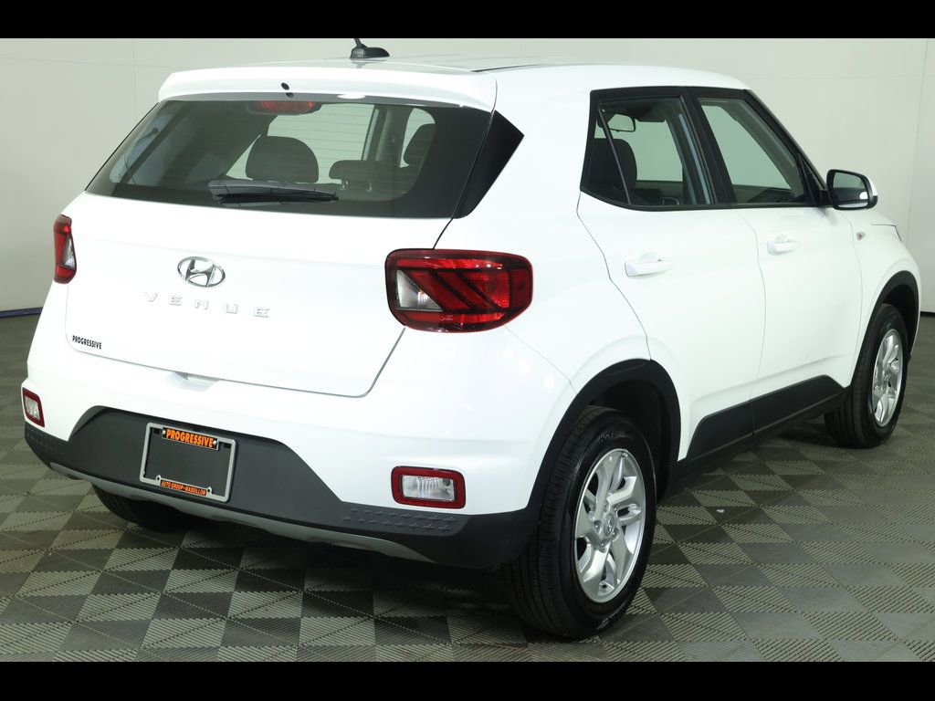 Used 2026 Hyundai Venue SE FWD image 17
