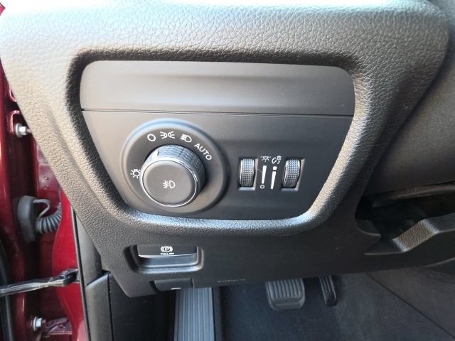 Used 2023 Jeep Grand Cherokee Limited w/ Black Appearance Package AWD/4WD image 25