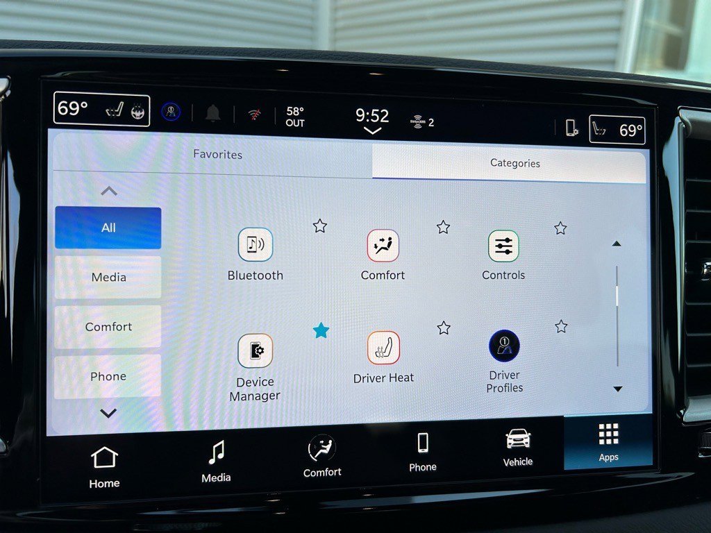New 2025 Chrysler Voyager LX image 28