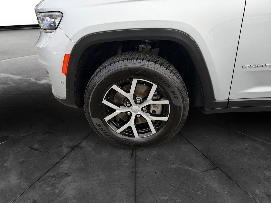 Used 2024 Jeep Grand Cherokee L Limited w/ Luxury Tech Group II image 14