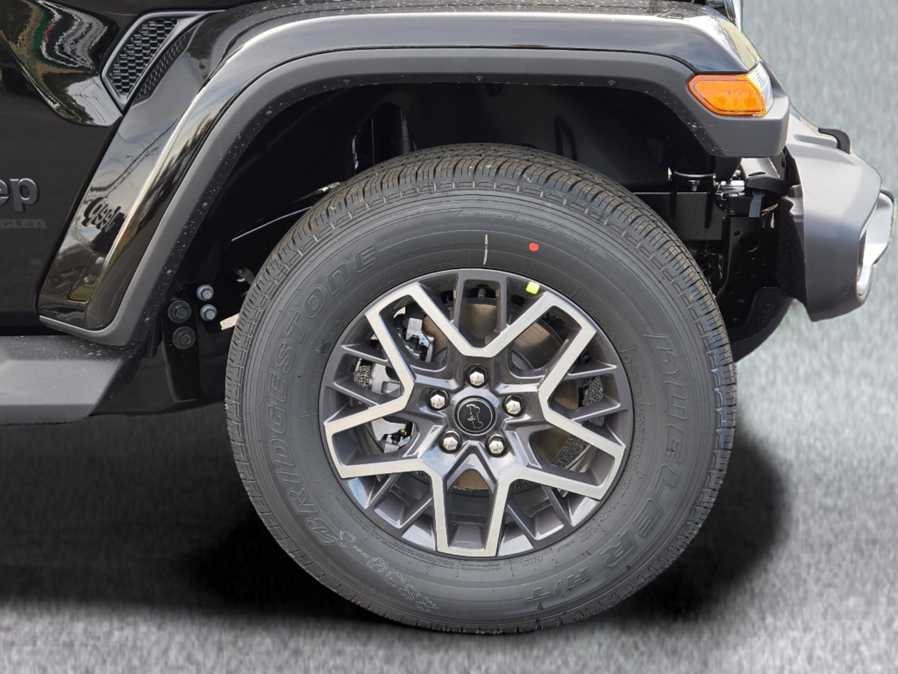 New 2026 Jeep Wrangler Unlimited Sahara AWD/4WD image 4
