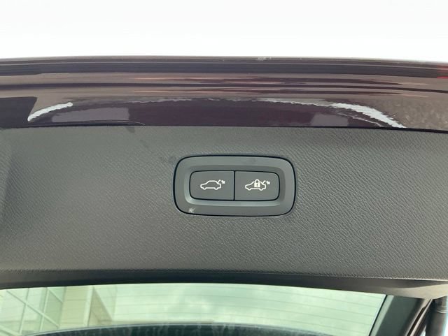 Certified 2025 Volvo XC90 B5 Plus AWD/4WD image 12