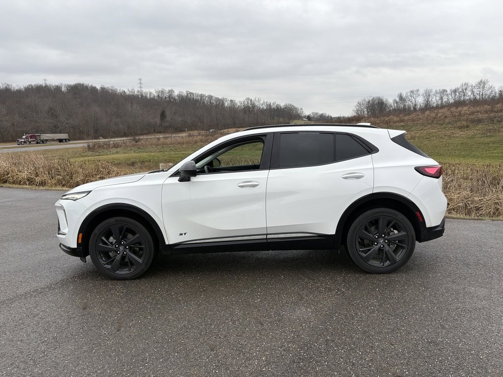 Used 2024 Buick Envision Sport Touring image 2