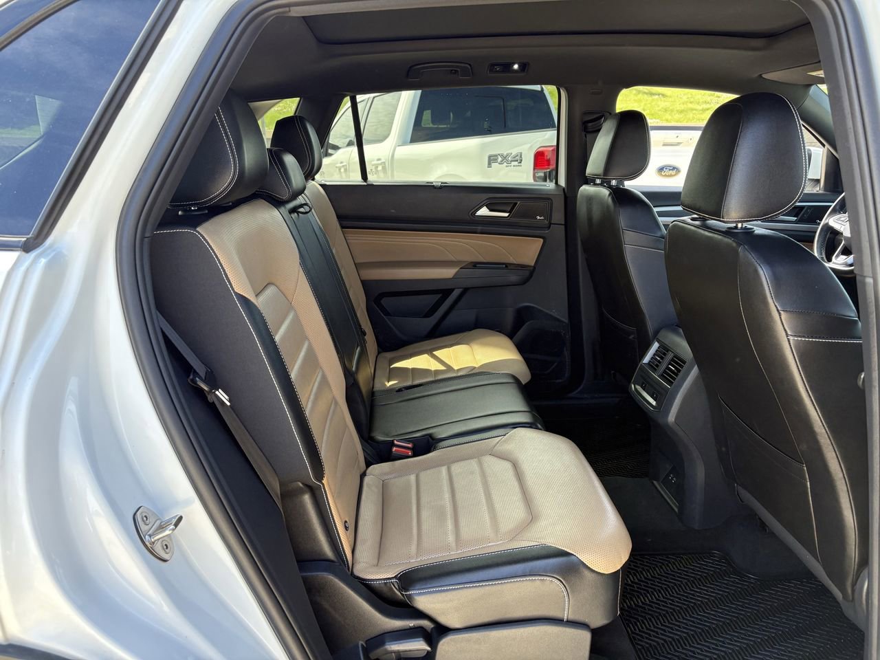 Used 2022 Volkswagen Atlas Cross Sport SEL Premium R-Line AWD/4WD image 28