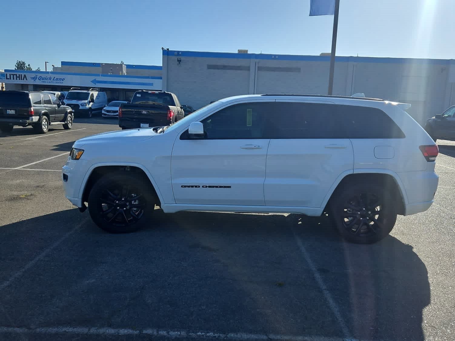 Used 2021 Jeep Grand Cherokee Laredo X image 5