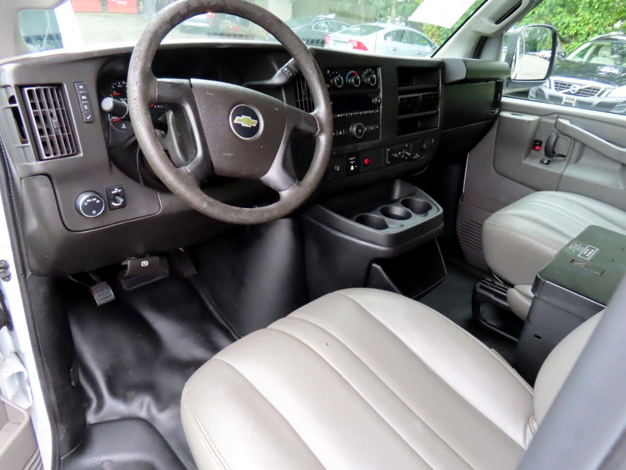 Used 2016 Chevrolet Express 2500 image 10