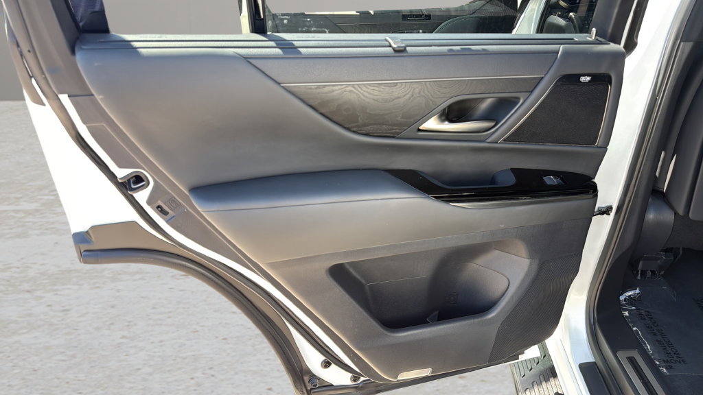 Used 2023 Lexus LX 600 4WD w/ Appearance Package image 14