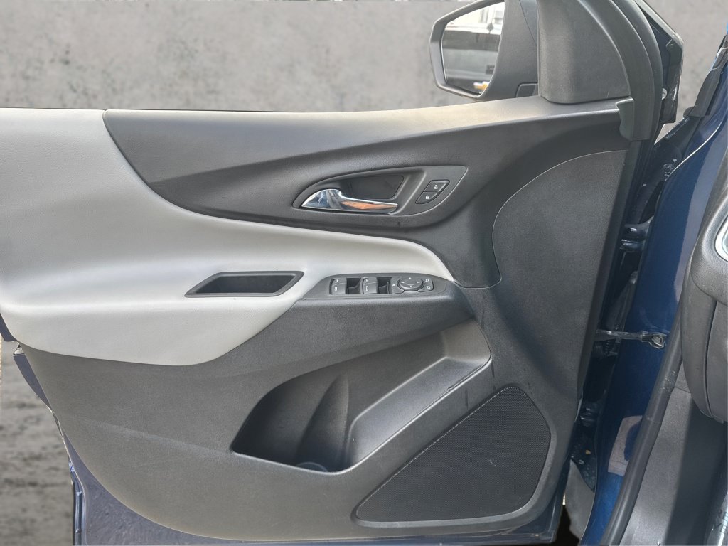 Used 2022 Chevrolet Equinox LS w/ LS Convenience Package FWD image 29