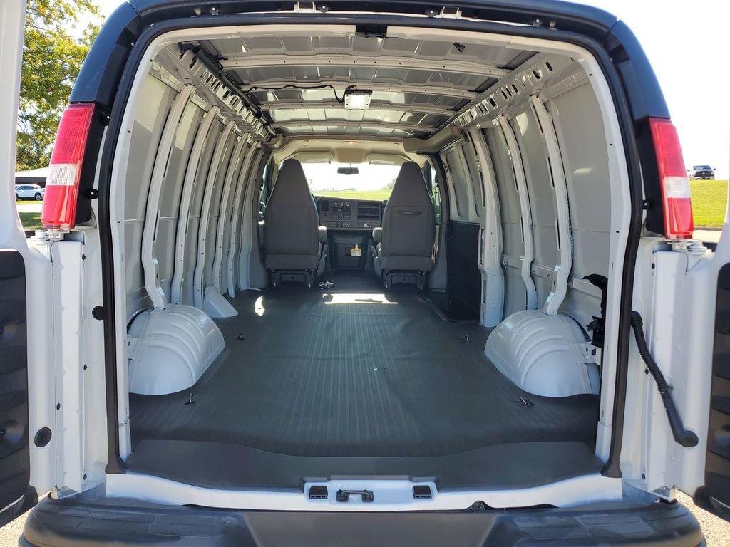New 2025 GMC Savana 3500 Extended w/ Driver Convenience Package image 22