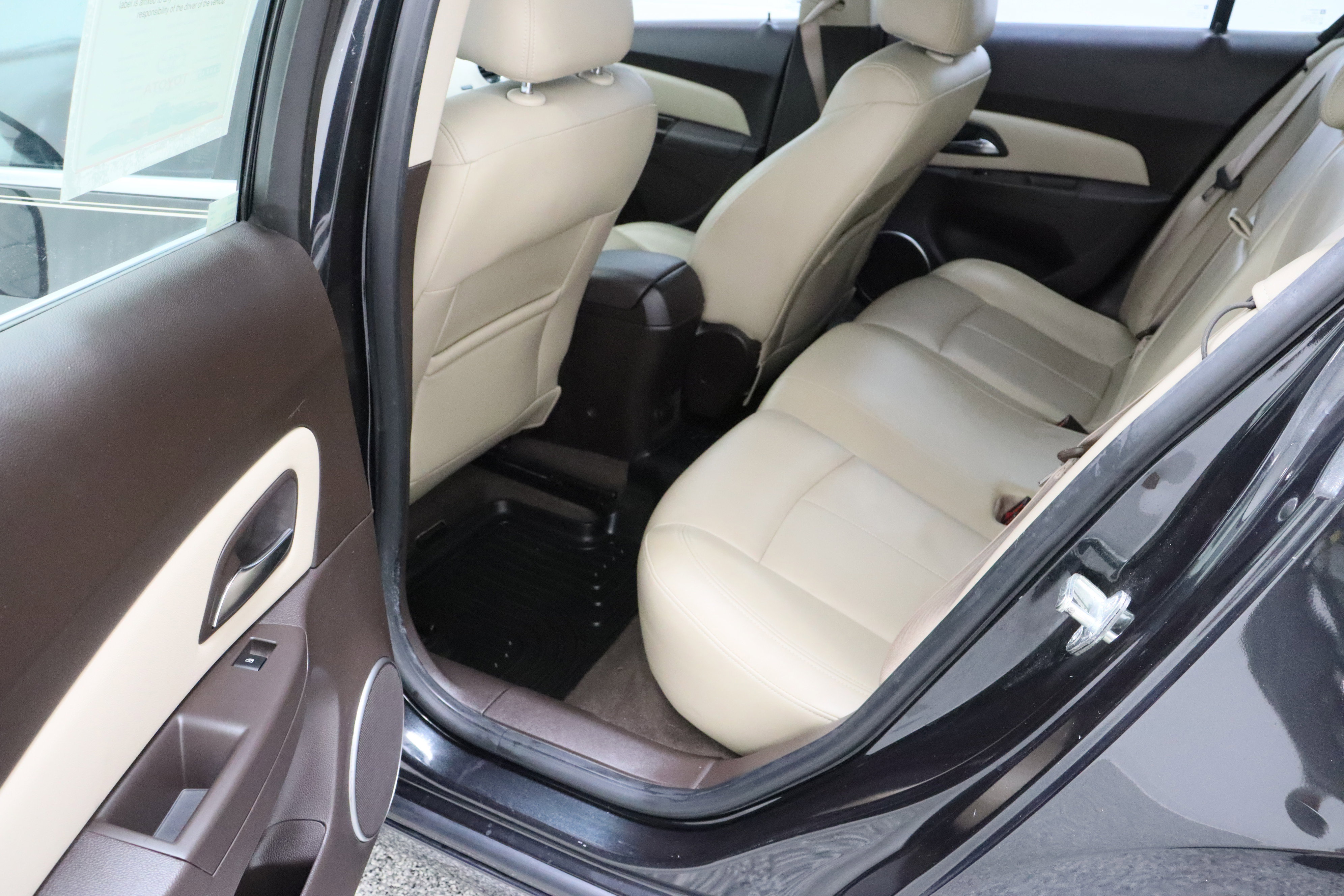 Used 2011 Chevrolet Cruze LTZ image 24