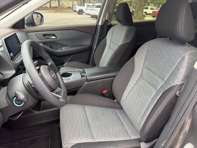 Used 2023 Nissan Rogue SV image 9