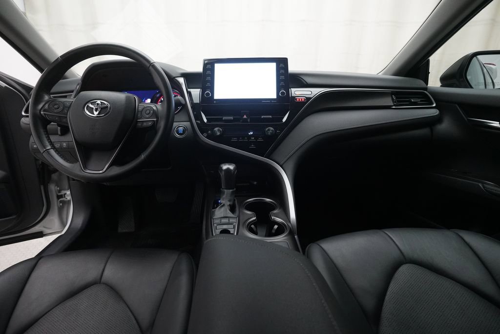 Used 2024 Toyota Camry XSE FWD image 5