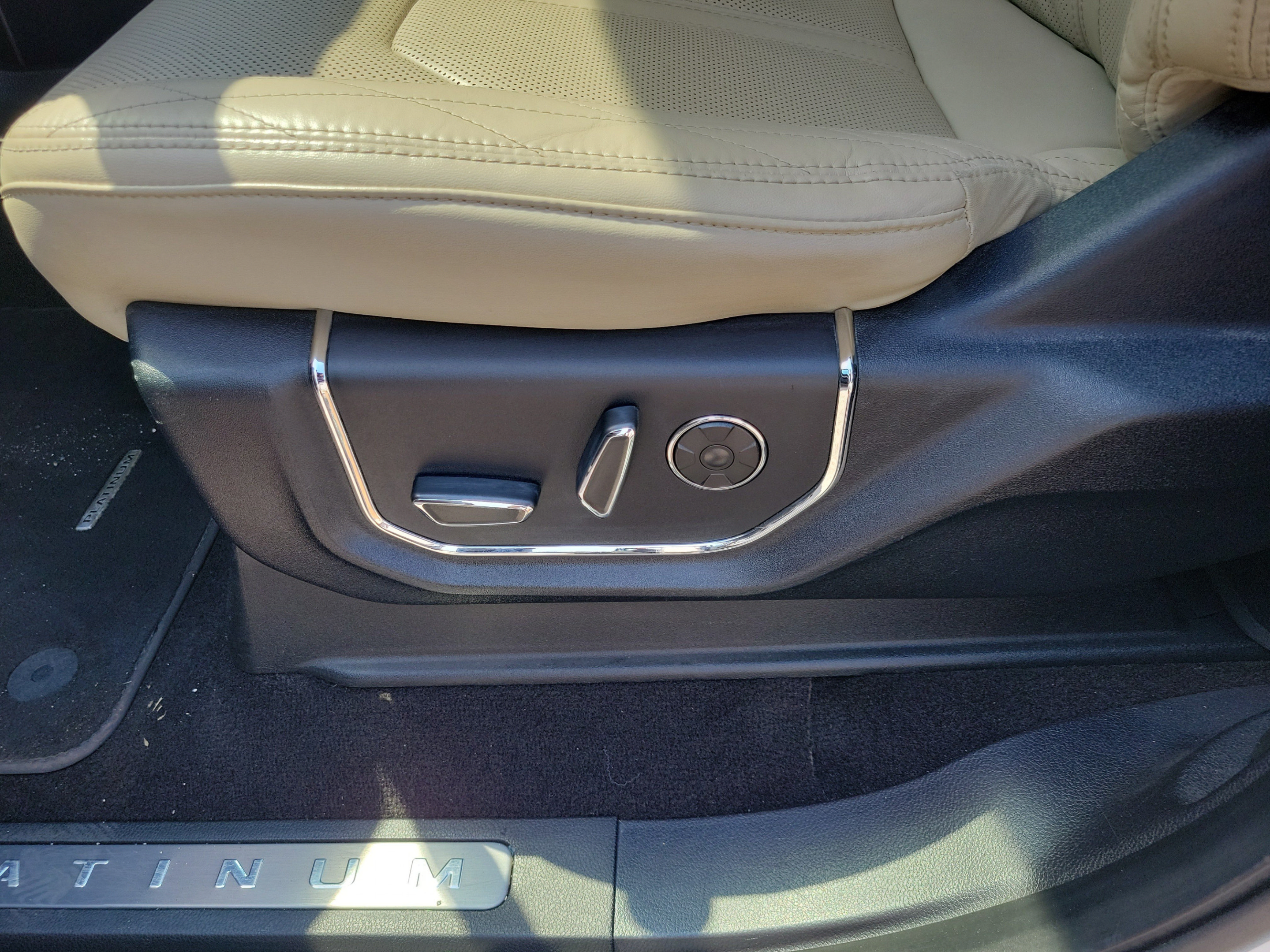 Used 2019 Ford Expedition Platinum RWD image 18