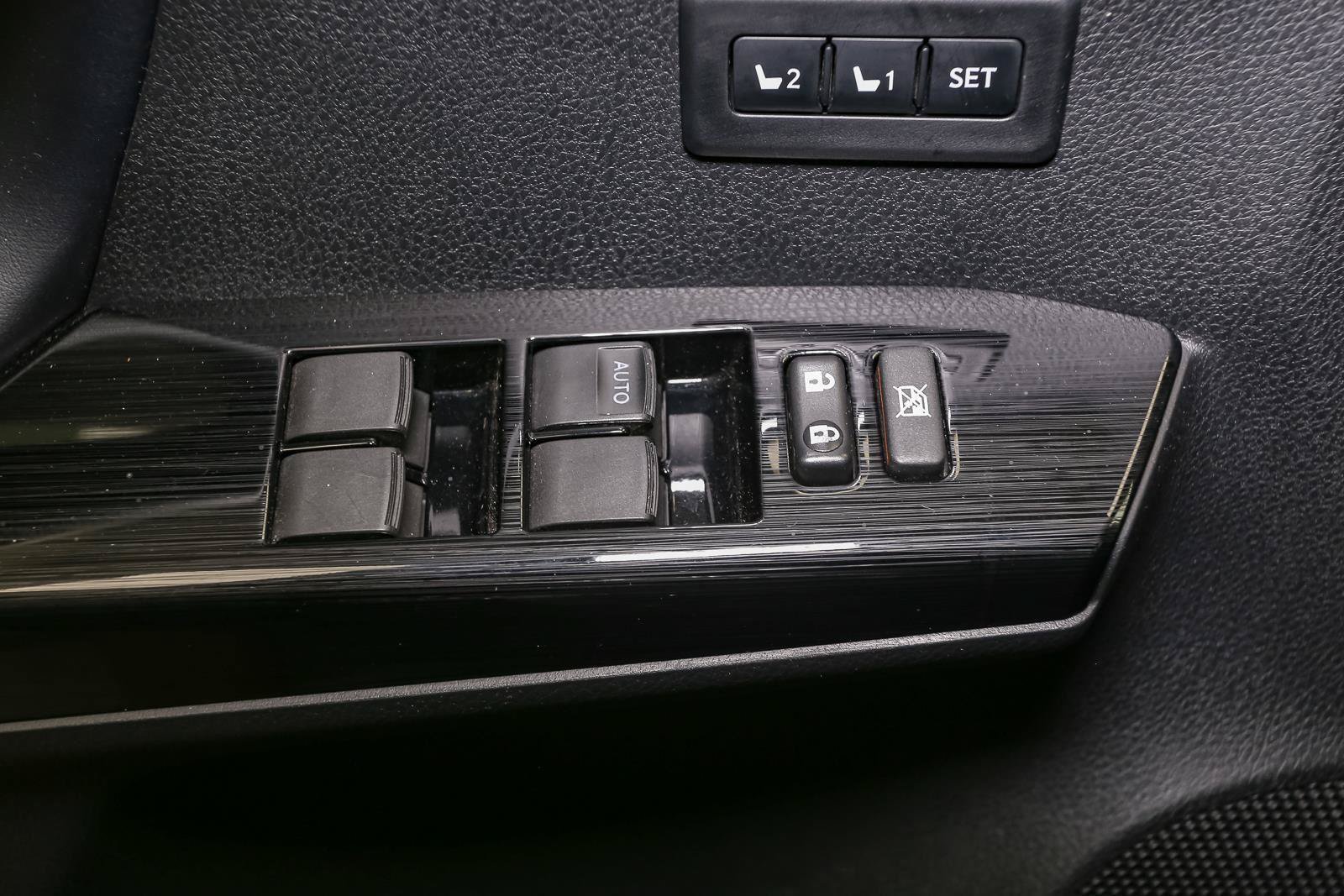 Used 2018 Toyota RAV4 Limited w/ Advanced Technology Package AWD/4WD image 41
