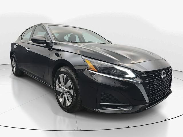 Used 2025 Nissan Altima 2.5 S image 2