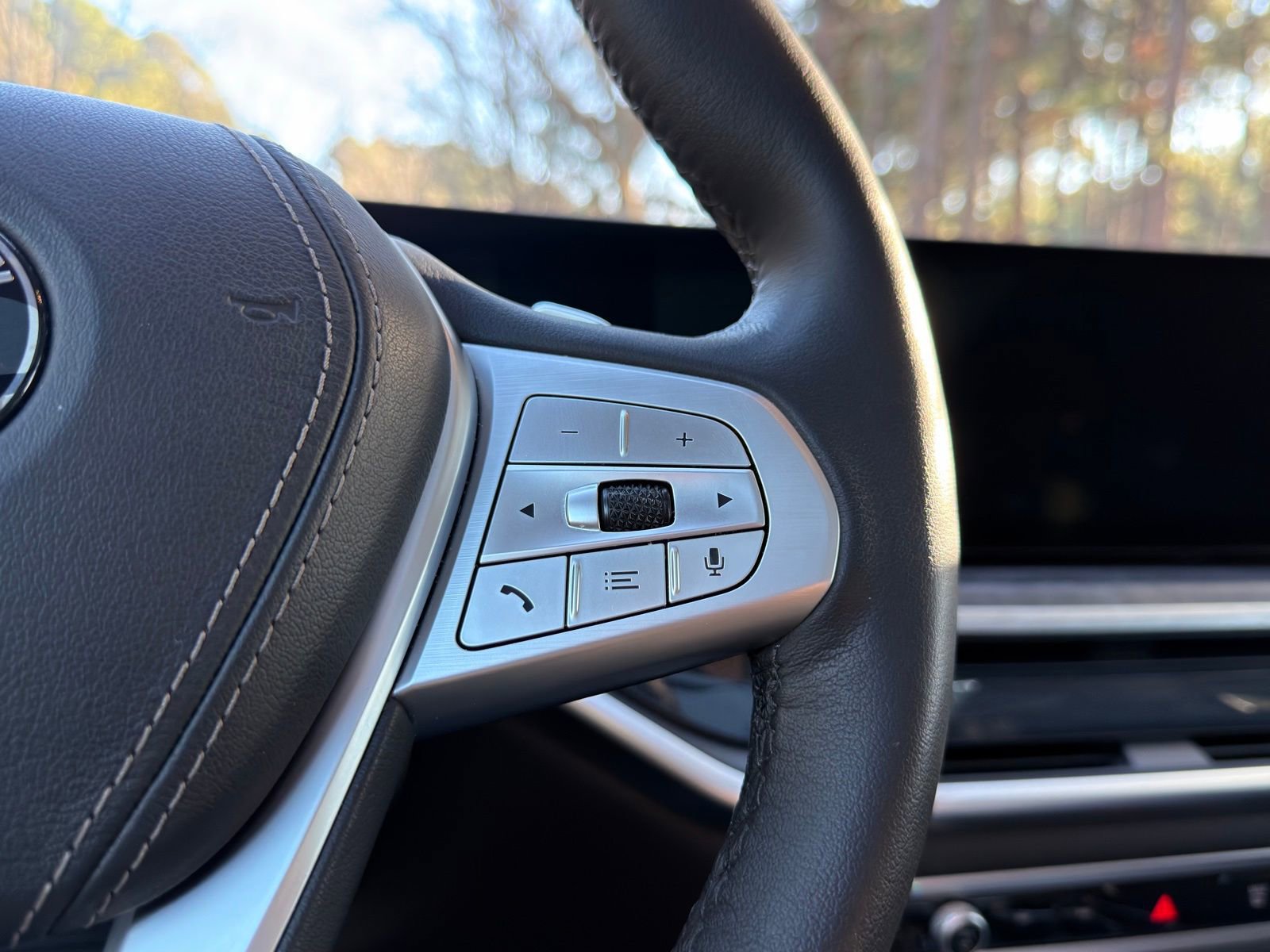 Certified 2024 BMW X7 xDrive40i w/ Executive Package image 27