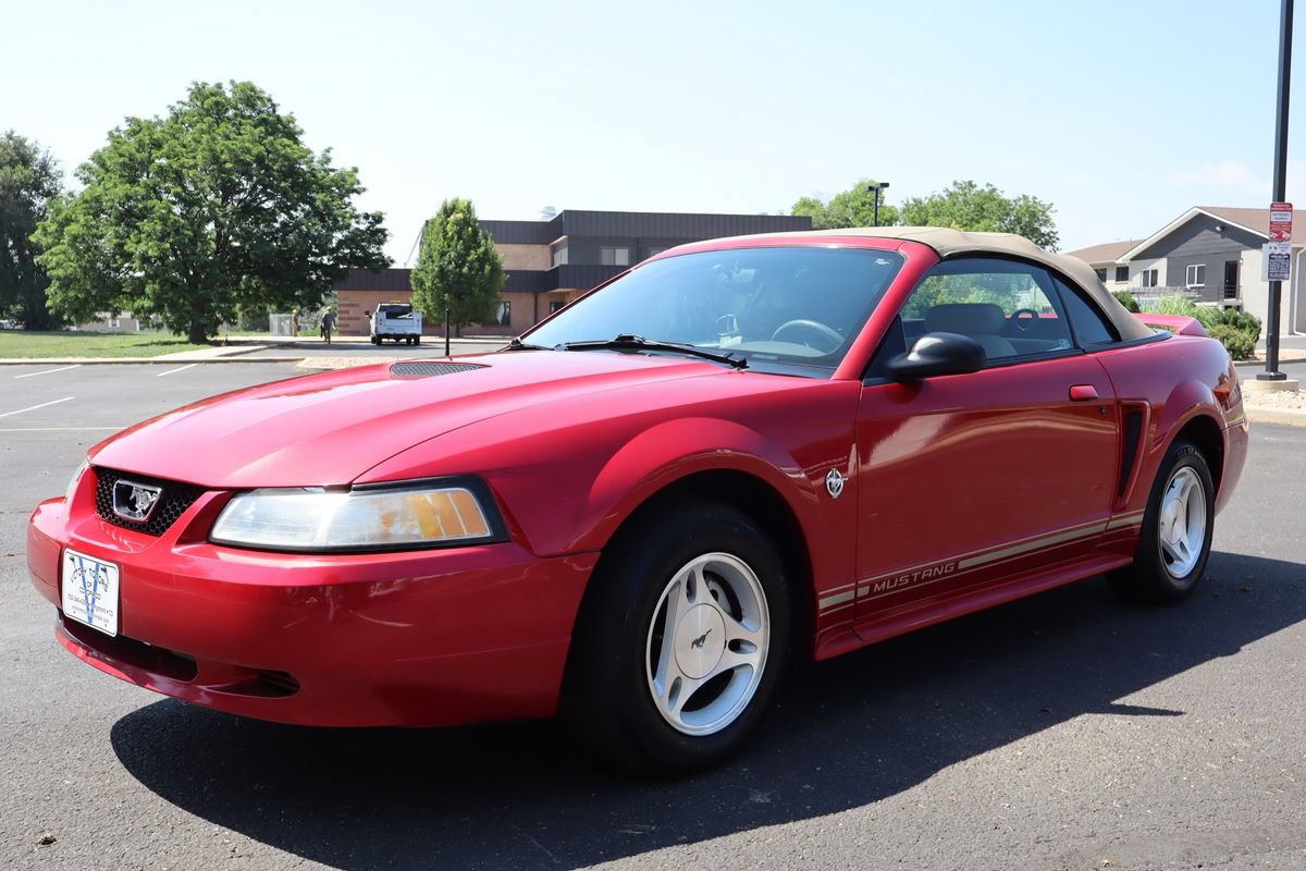 Used 1999 Ford Mustang Convertible RWD image 11