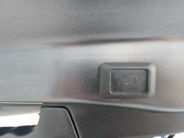 Used 2022 Toyota RAV4 XLE Premium image 24