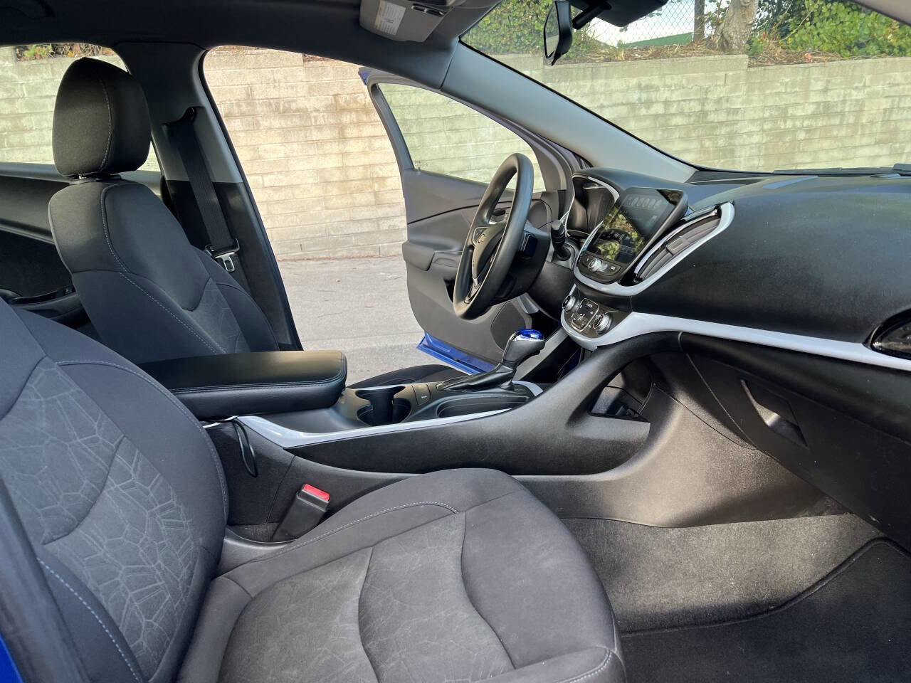 Used 2018 Chevrolet Volt LT FWD image 14