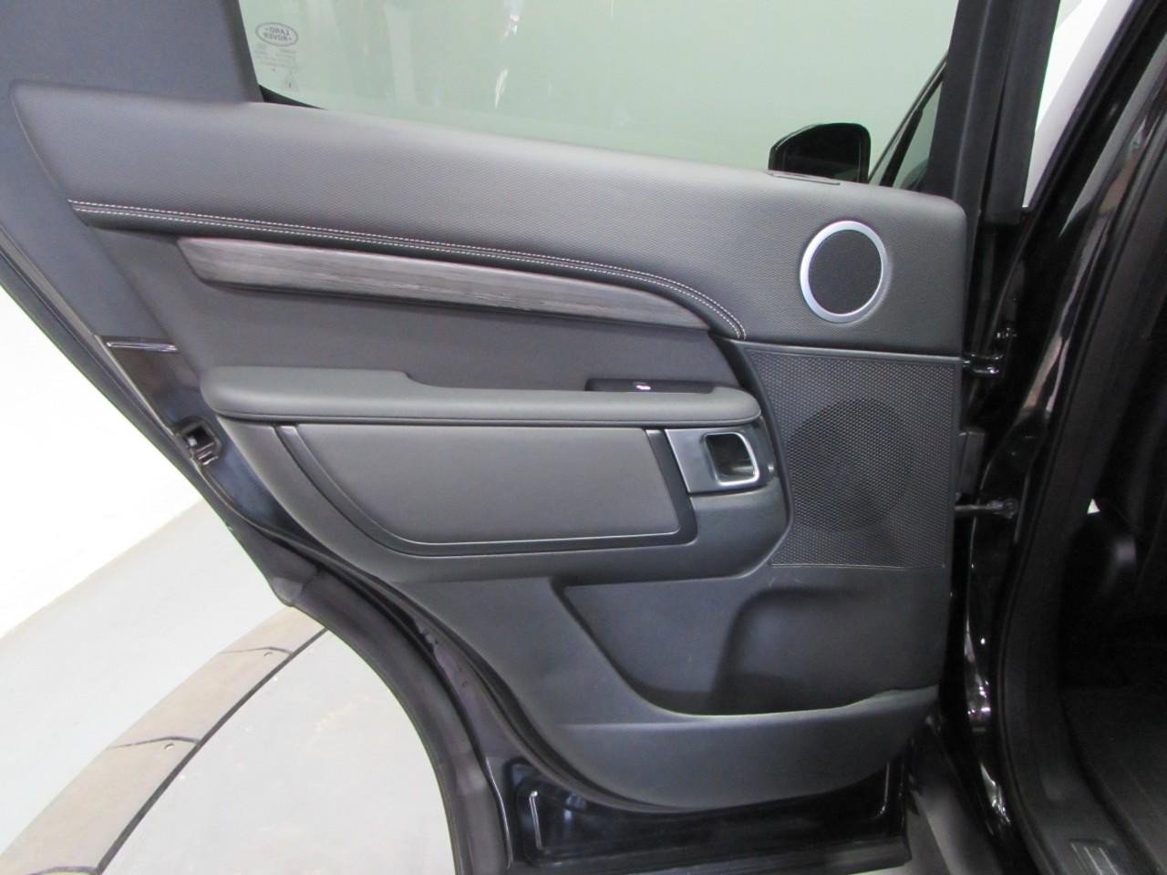 Used 2022 Land Rover Discovery S R-Dynamic image 14