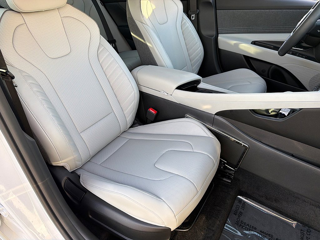 Certified 2025 Hyundai Elantra Limited image 18