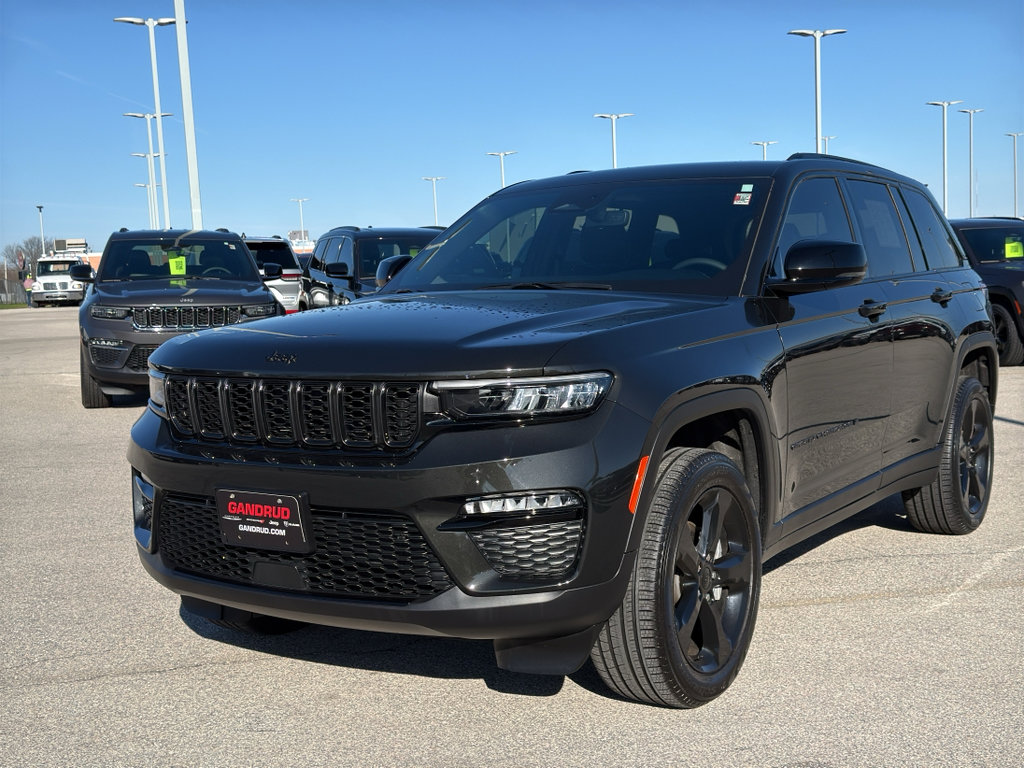 Used 2024 Jeep Grand Cherokee Limited w/ Black Appearance Package image 2