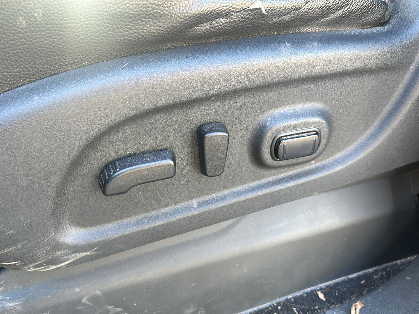 Used 2017 Nissan Titan SL image 13