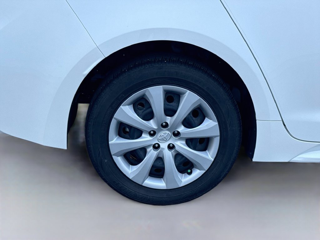 Used 2013 Toyota Corolla LE FWD image 39