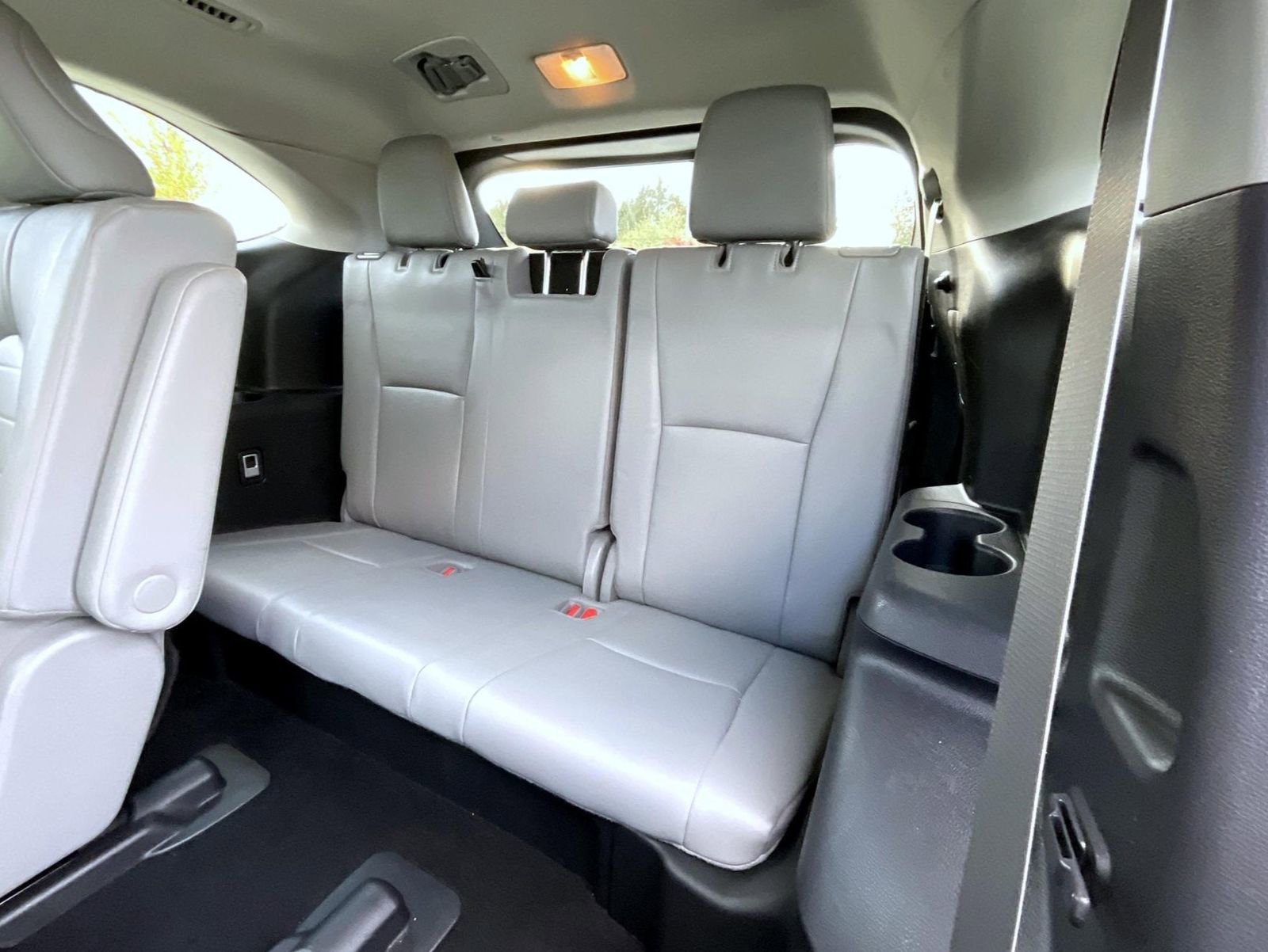 Used 2020 Toyota Highlander XLE image 13