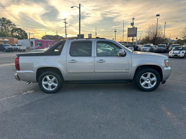 Used 2007 Chevrolet Avalanche LTZ w/ LTZ Preferred Equipment Group AWD/4WD image 4