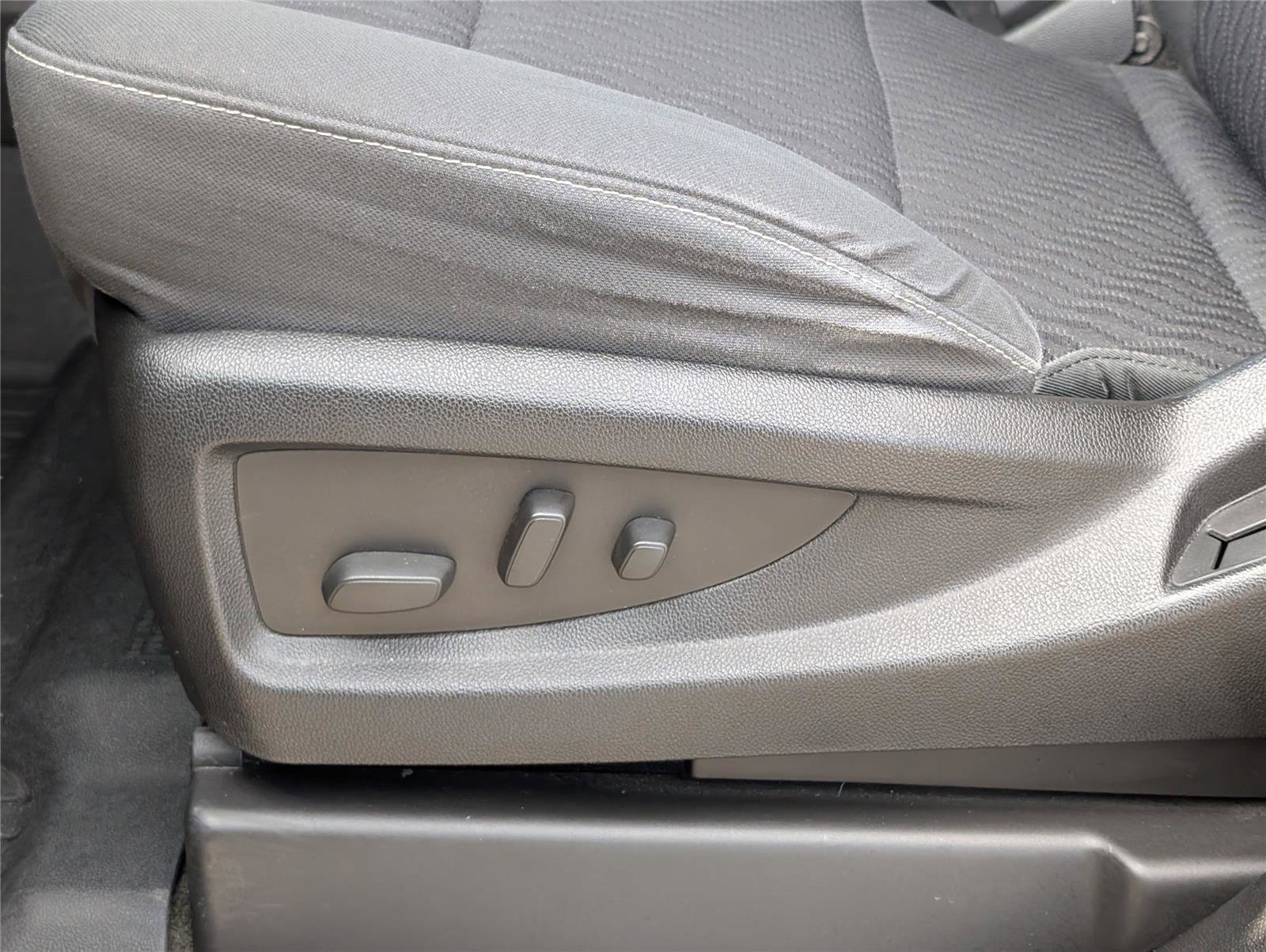 Used 2015 GMC Yukon SLE w/ Convenience Package image 12