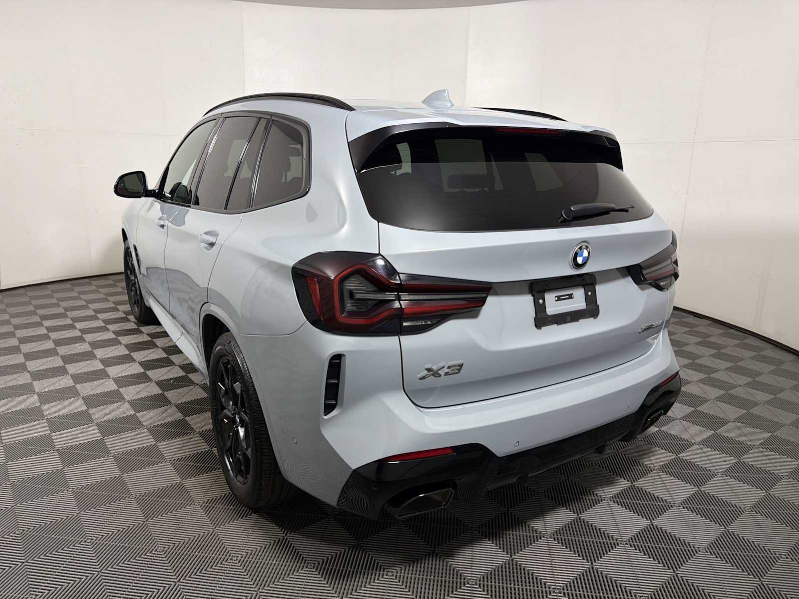 Used 2024 BMW X3 xDrive30i w/ M Sport Package AWD/4WD image 5