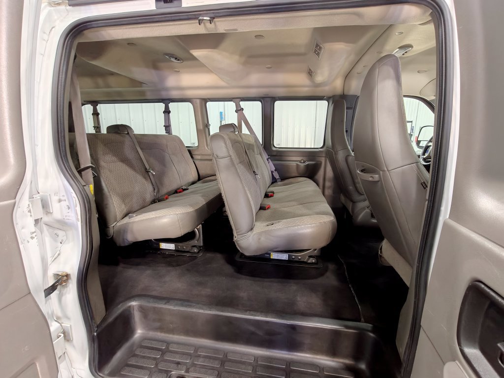 Used 2019 Chevrolet Express 3500 LS RWD image 23