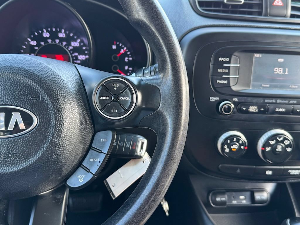 Used 2016 Kia Soul + FWD image 11