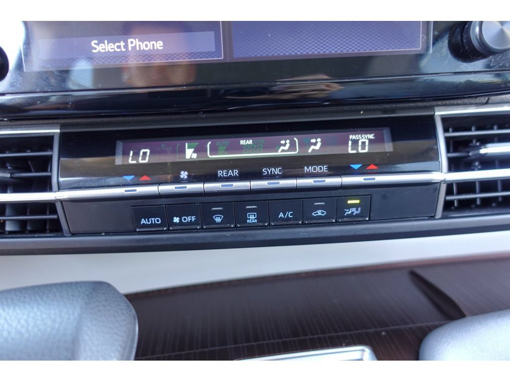 Certified 2023 Toyota Sienna LE FWD image 23