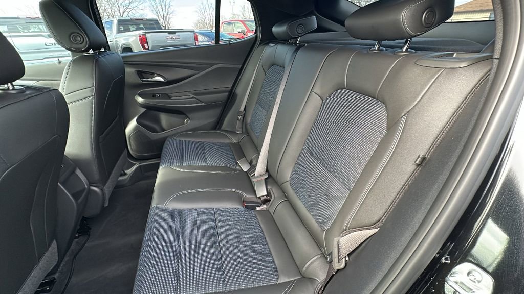 Used 2025 Buick Envista Preferred image 13