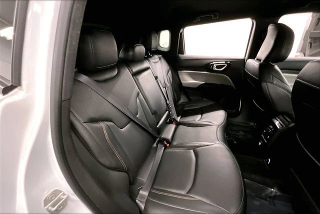 Used 2024 Jeep Compass Limited image 25