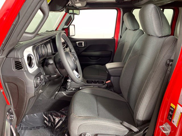 Used 2026 Jeep Wrangler Unlimited Sahara AWD/4WD image 17