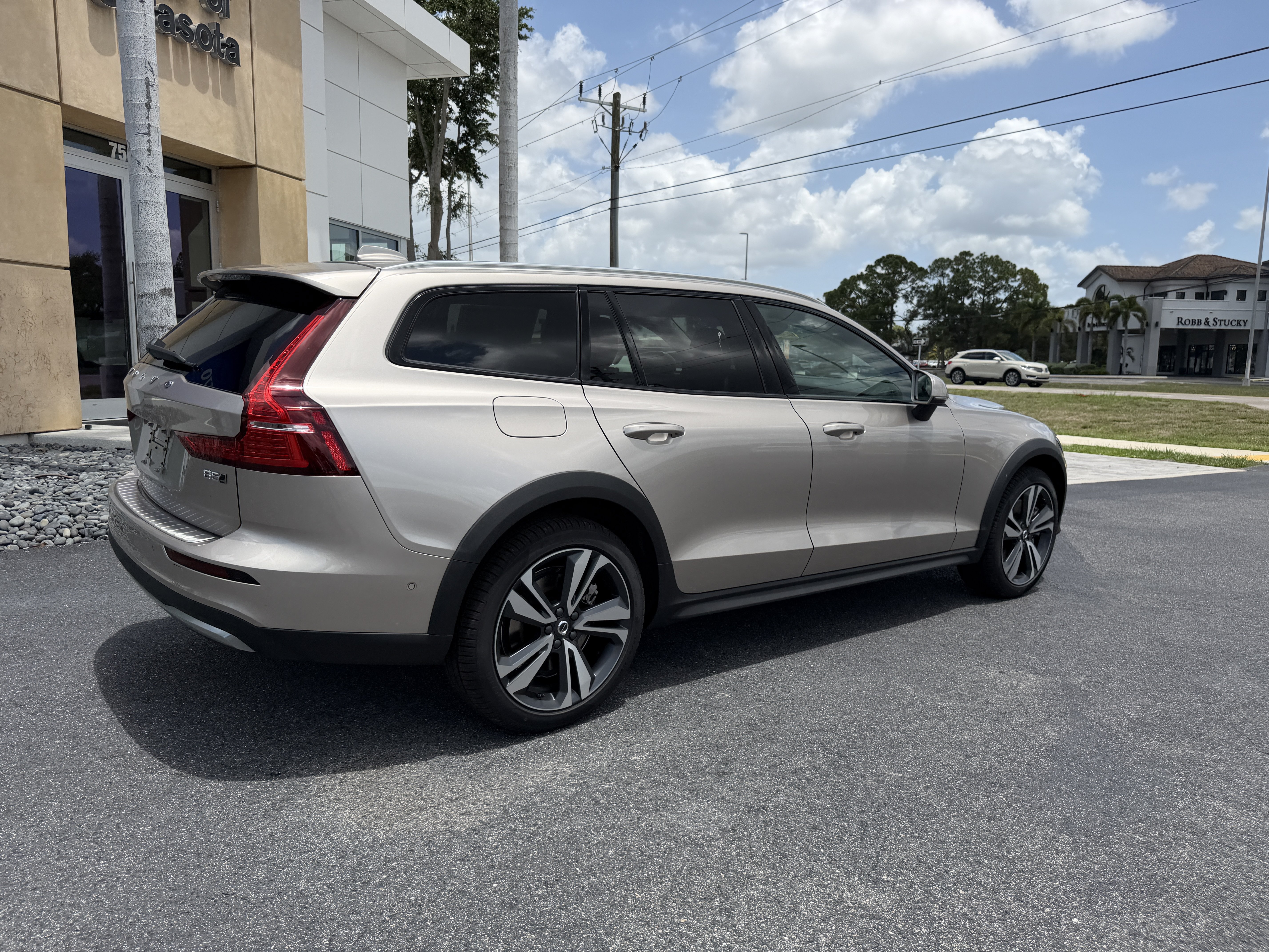 New 2026 Volvo V60 B5 Cross Country Plus w/ Protection Package Premier AWD/4WD image 3