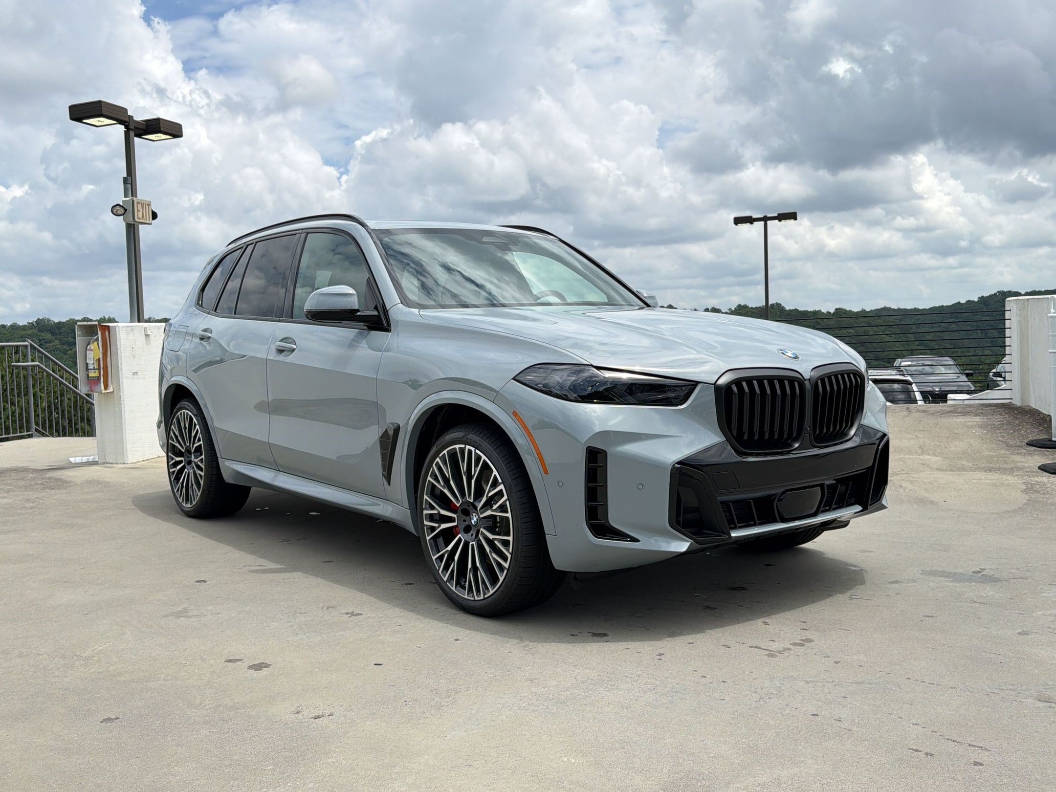 New 2026 BMW X5 xDrive40i w/ M Sport Package AWD/4WD image 6