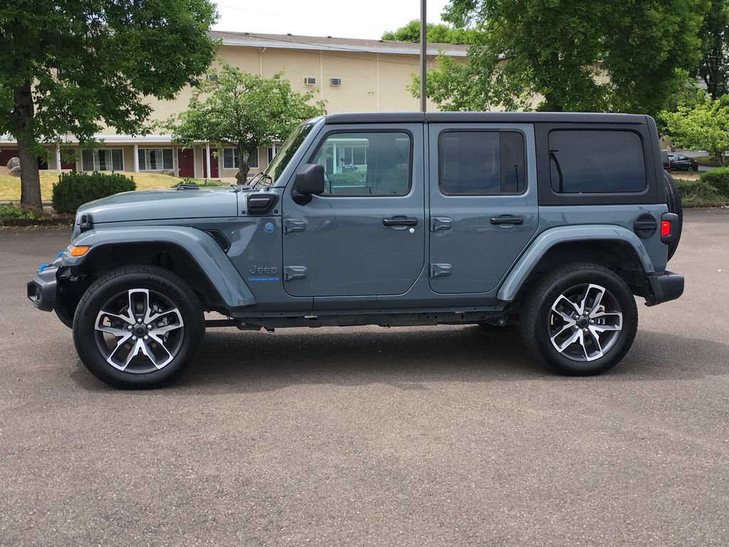 Used 2024 Jeep Wrangler Unlimited AWD/4WD image 3