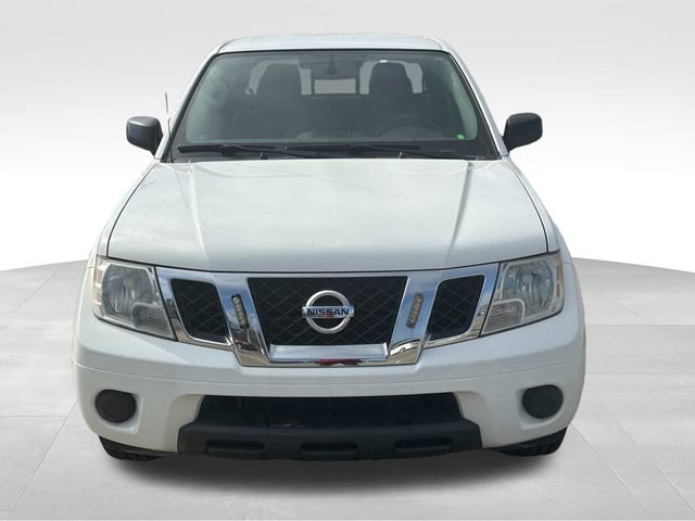 Used 2020 Nissan Frontier SV image 2