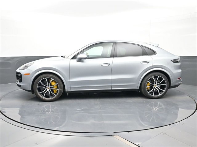 Used 2022 Porsche Cayenne Turbo image 2