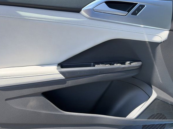 New 2026 Volkswagen Taos SE AWD/4WD image 17