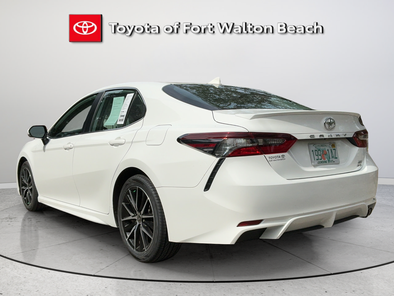 Used 2023 Toyota Camry SE AWD/4WD image 4