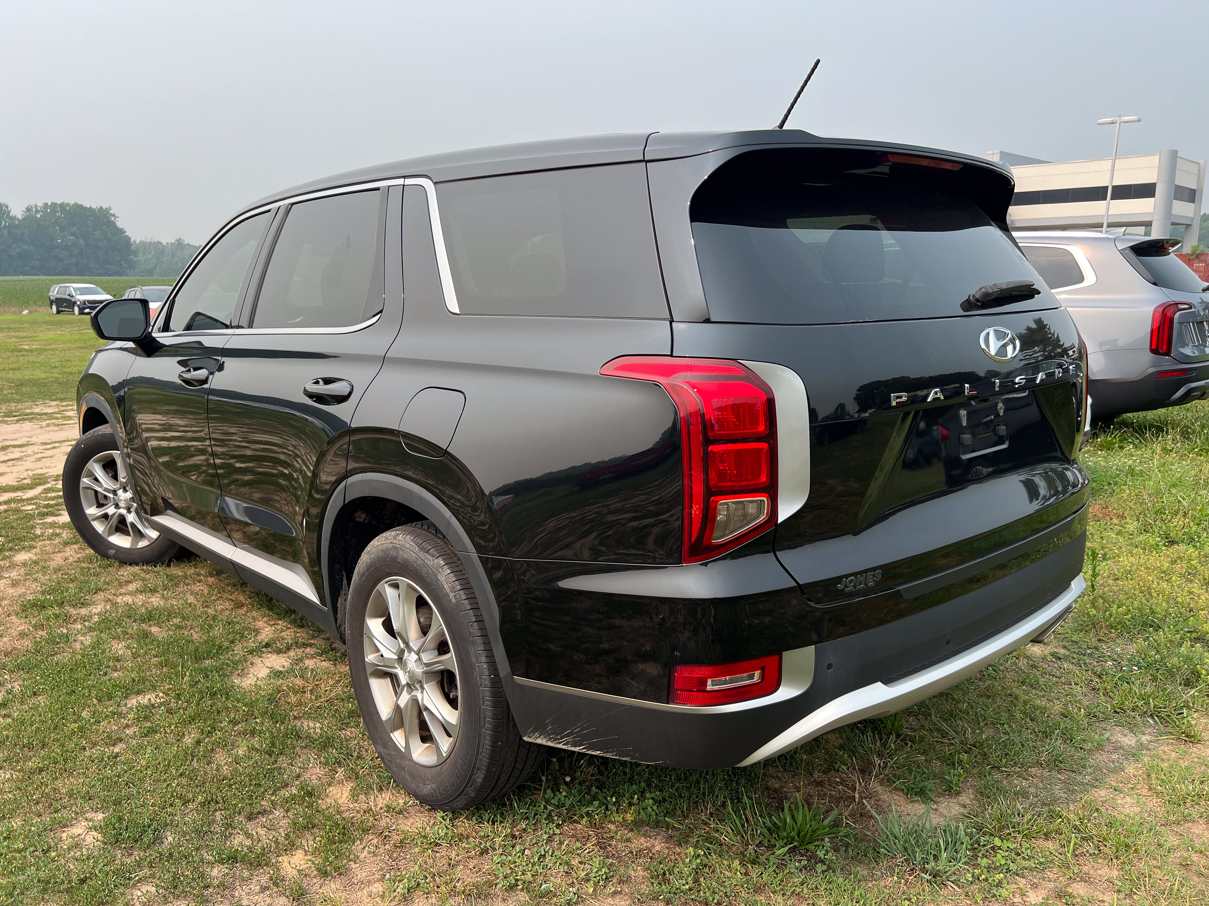 Used 2020 Hyundai Palisade SE FWD image 3