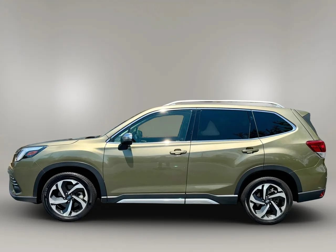 Used 2023 Subaru Forester Touring AWD/4WD image 2