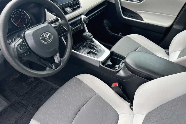 Used 2021 Toyota RAV4 XLE FWD image 16
