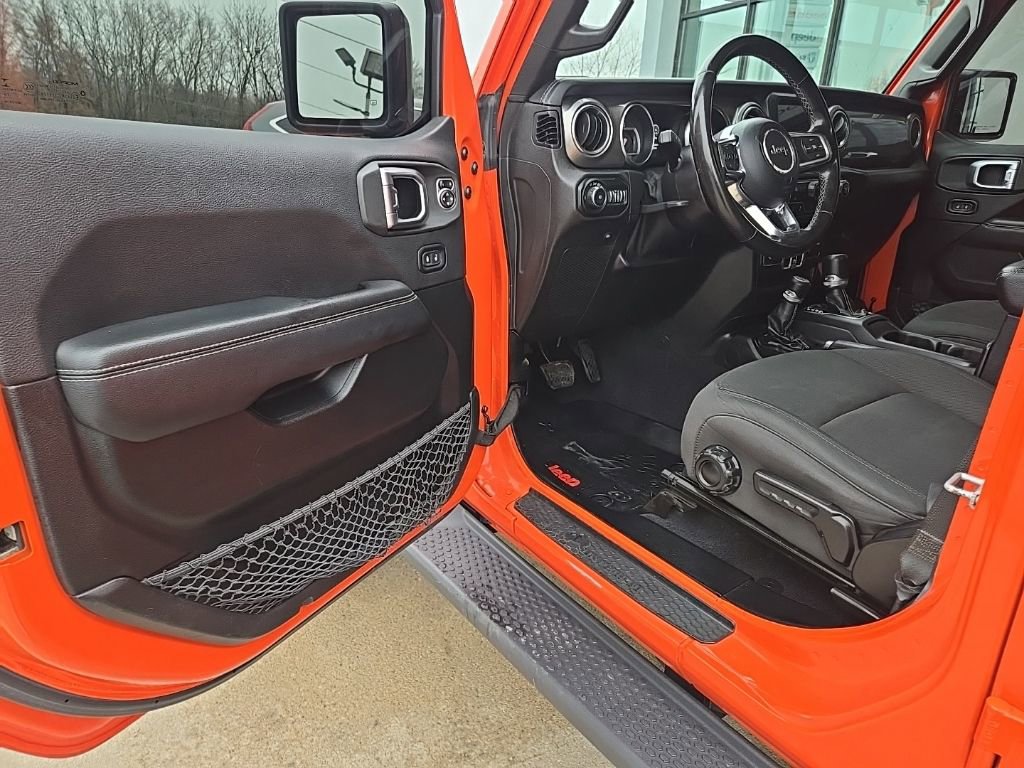 Used 2020 Jeep Wrangler Unlimited Sahara w/ Uconnect 4C Nav & Sound Group image 32