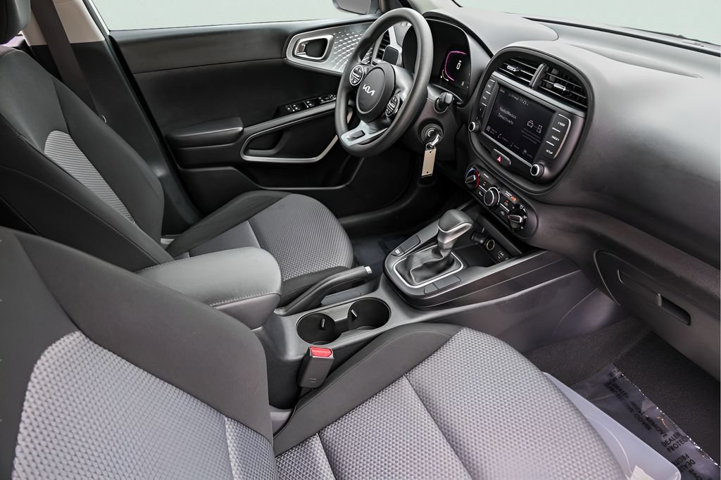 Used 2023 Kia Soul LX w/ LX Technology Package FWD image 31